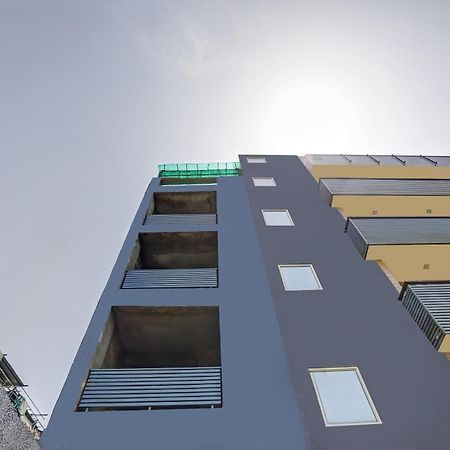Collection O Model Town Metro View Hotel New Delhi Exterior foto