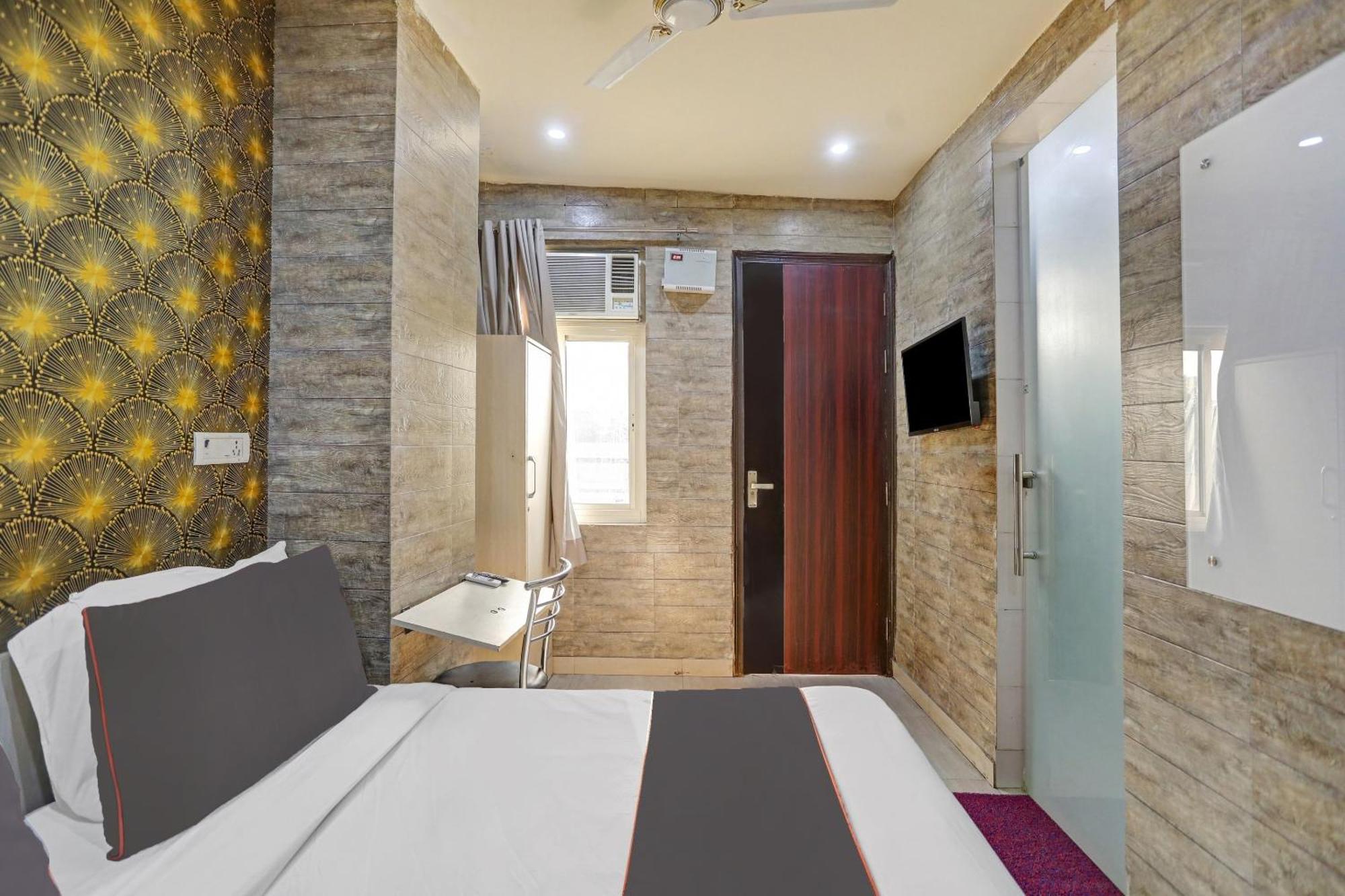Collection O Model Town Metro View Hotel New Delhi Exterior foto