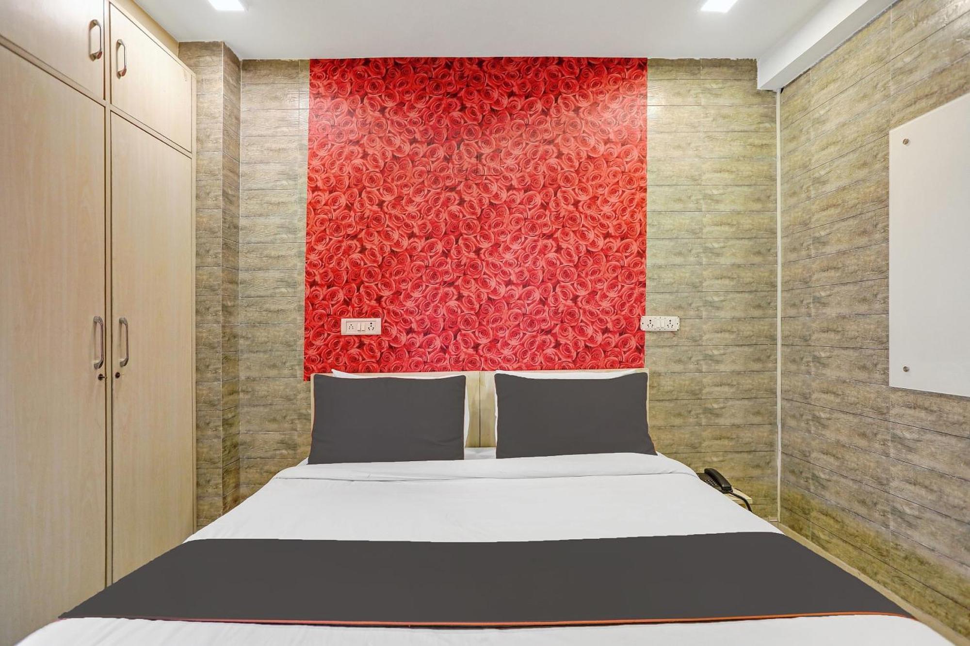 Collection O Model Town Metro View Hotel New Delhi Exterior foto