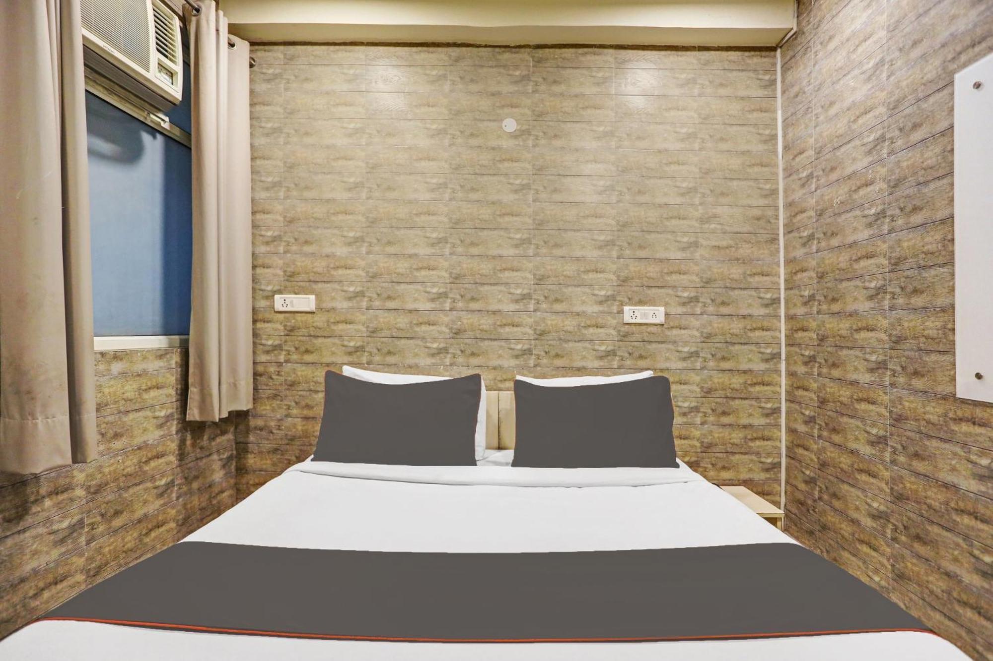 Collection O Model Town Metro View Hotel New Delhi Exterior foto