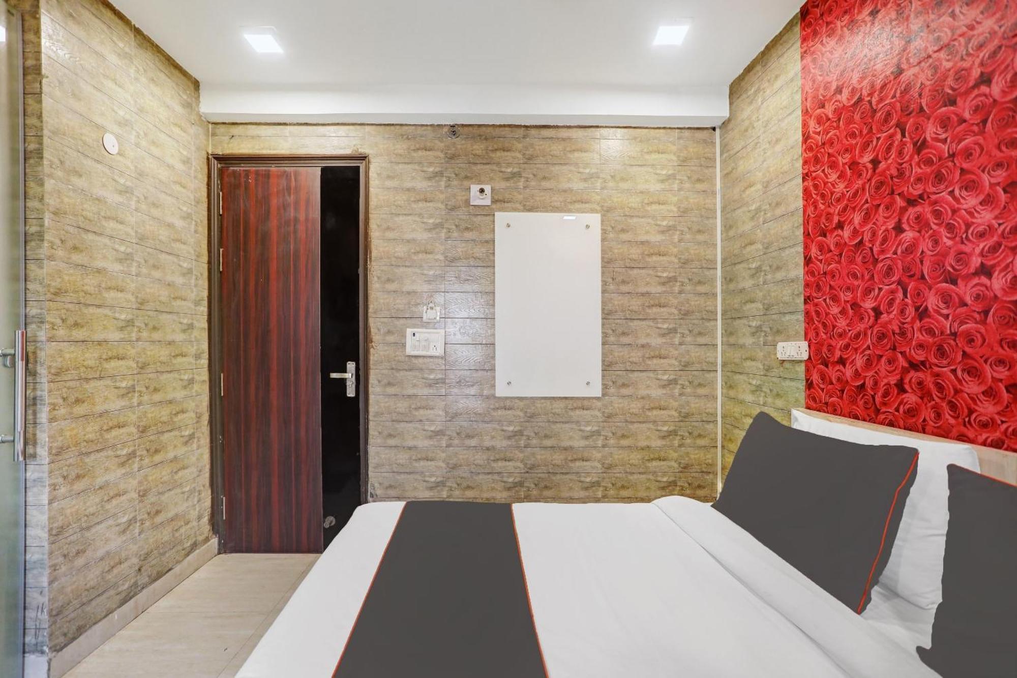 Collection O Model Town Metro View Hotel New Delhi Exterior foto